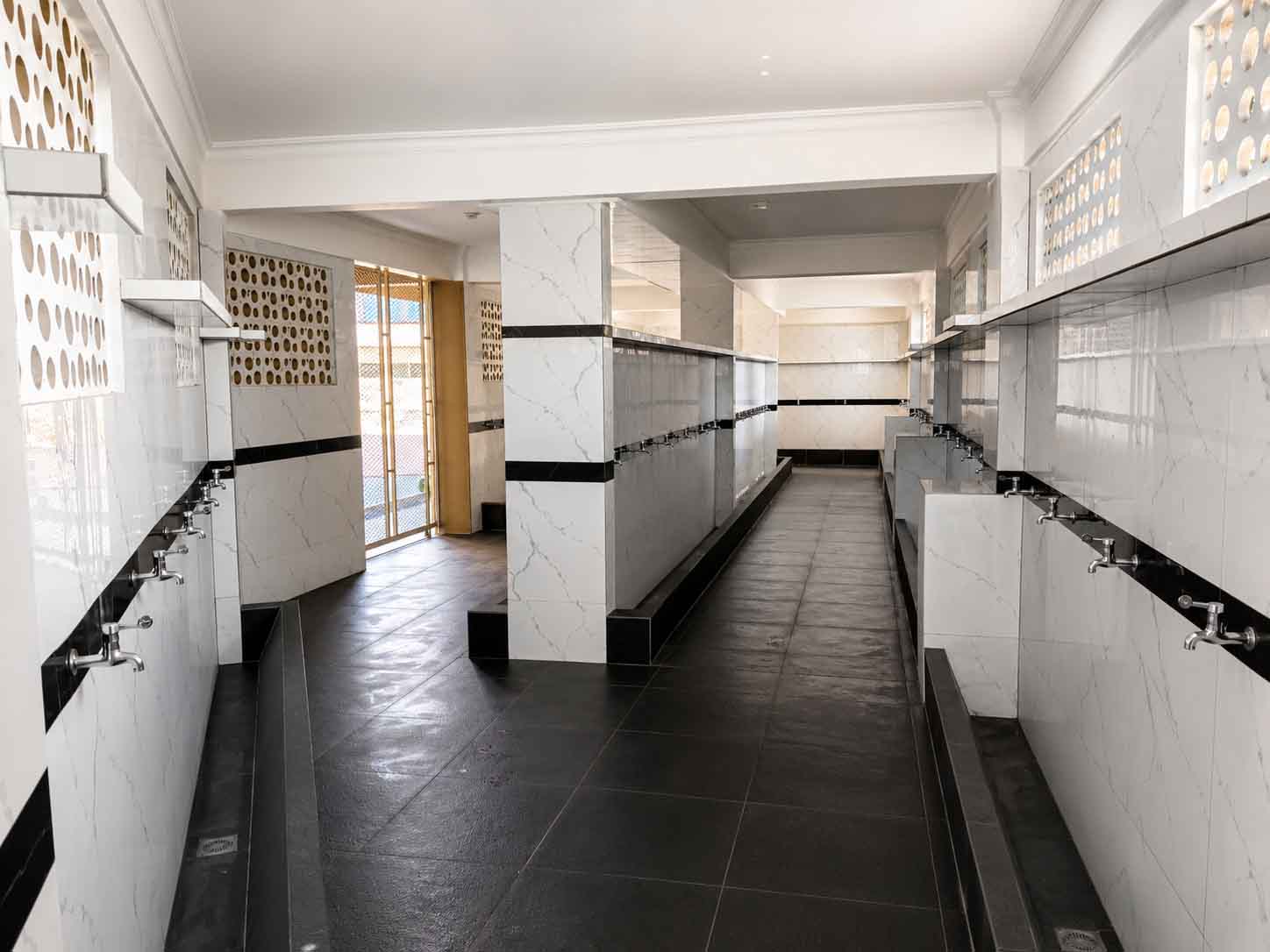 Tempat berwudhu pria lantai 1