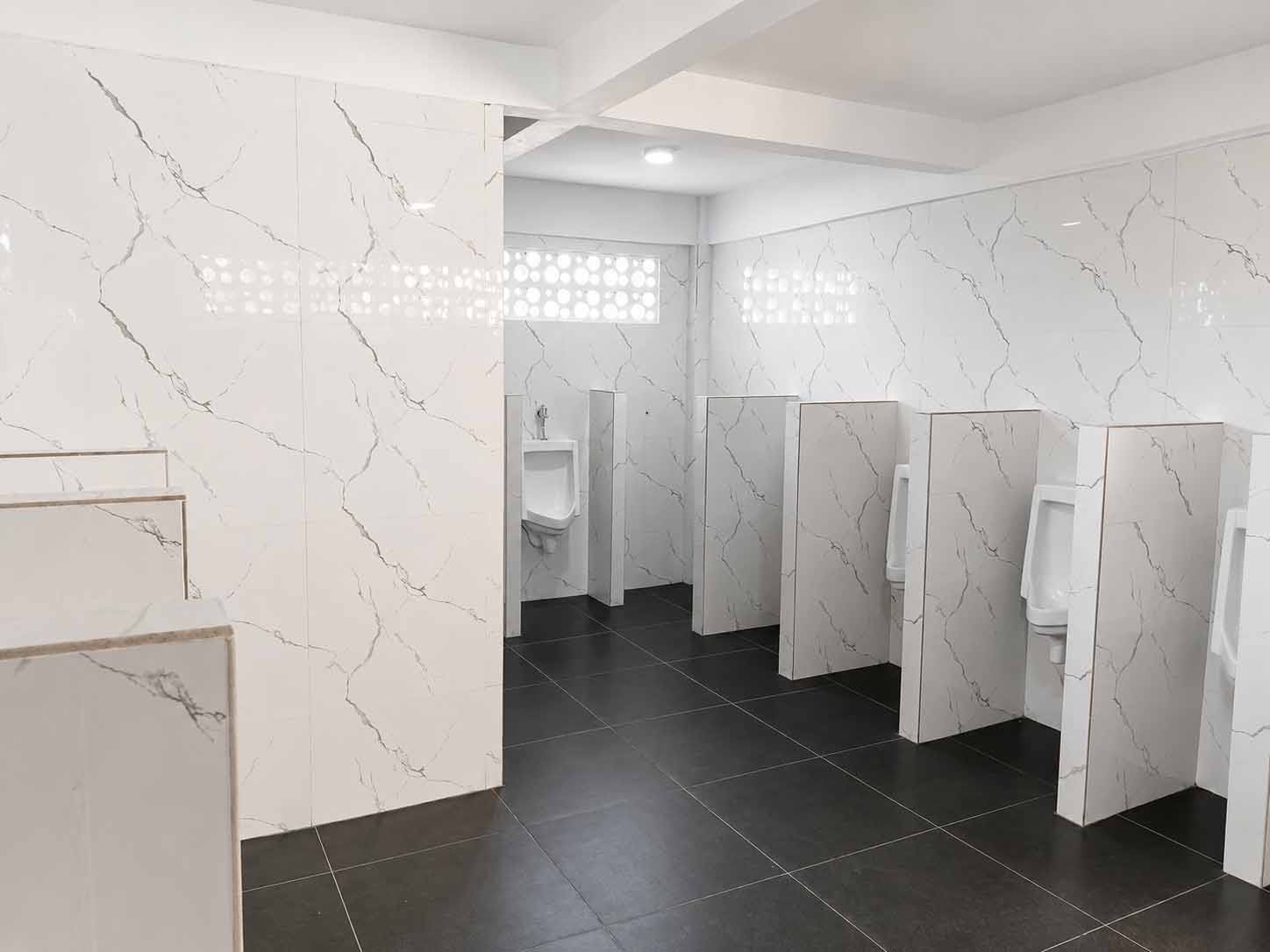 Tempat bersuci pria lantai 2